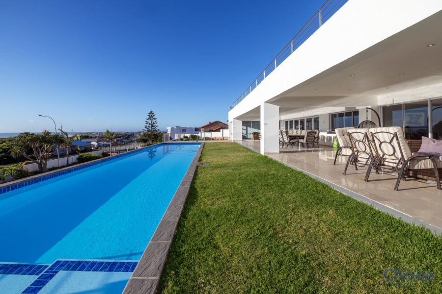 5 Bedroom Property for Sale in Jeffreys Bay Central Eastern Cape